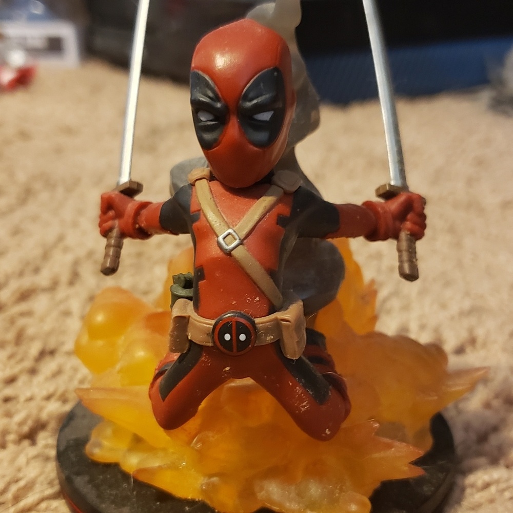 QFig Deadpool - lootcrate exclusive